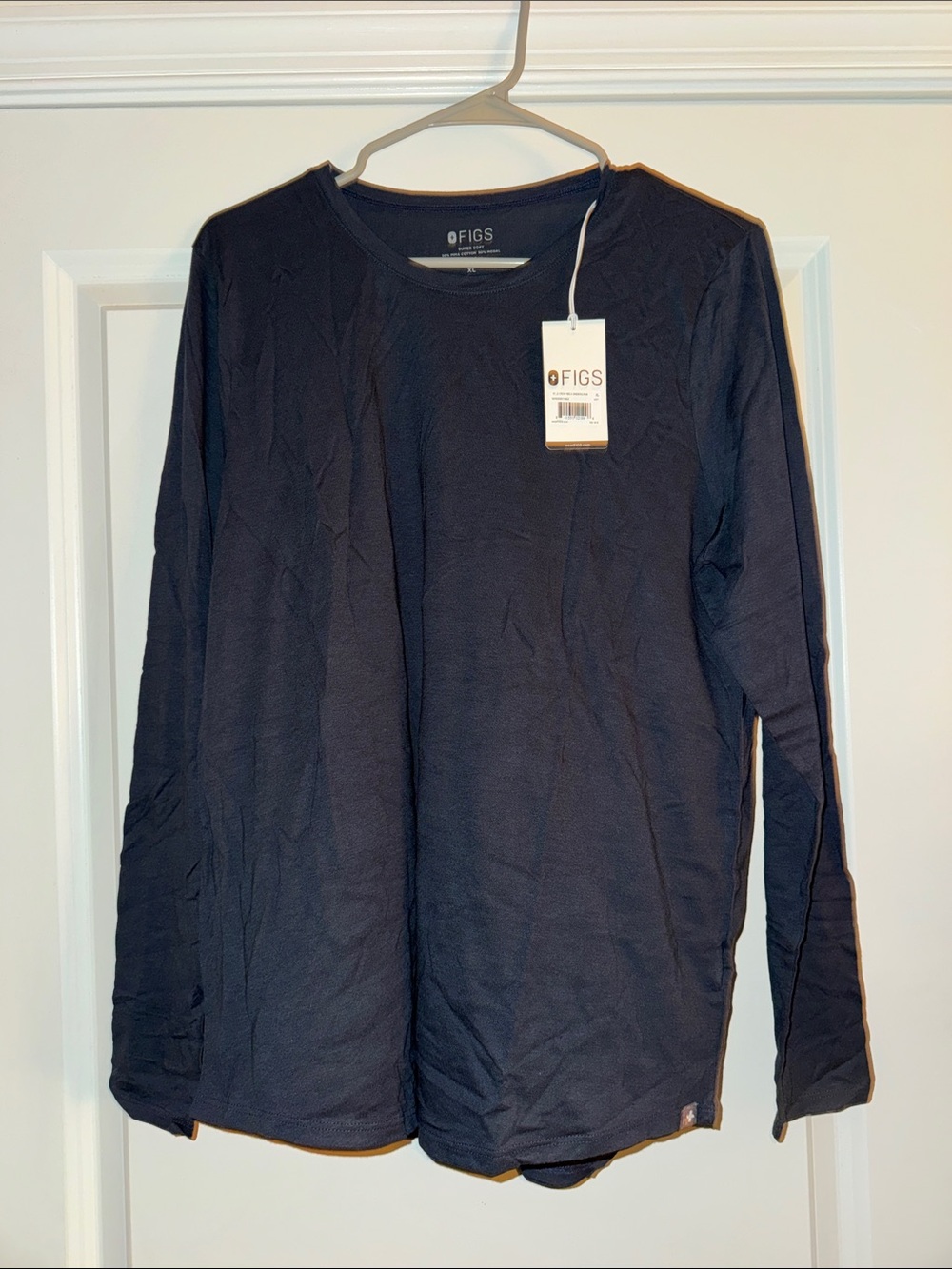 Figs Women’s Long-Sleeve Crew Shirt - Navy